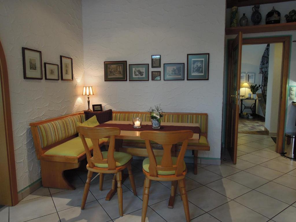 Hotel Weingut Clemens à Ellenz-Poltersdorf Extérieur photo
